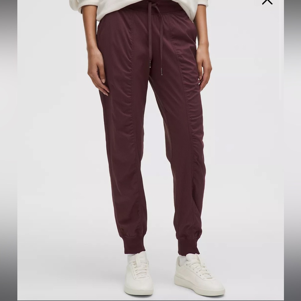 Lululemon Dance Studio Mid-Rise Jogger
Full Length